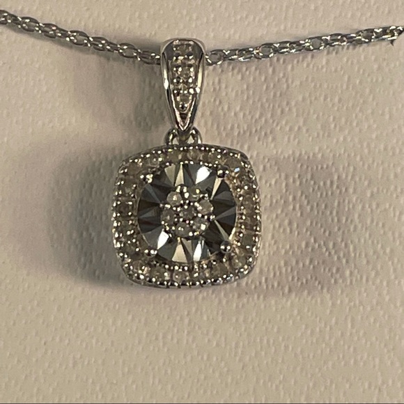 Jewelry - ✨Just in✨ SS diamond pendant